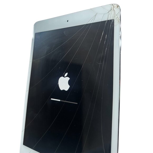 Apple iPad Mini 1st Gen (A1432) 16GB Wi-Fi Tablet Silver Cracked Screen - Picture 5 of 9